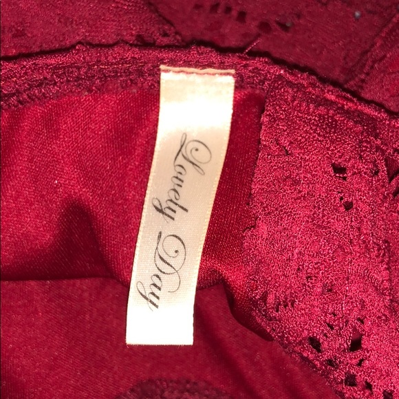 RED FORMAL DRESS - Picture 4 of 4